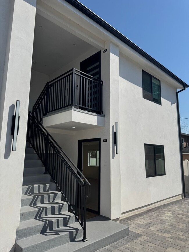 Building Photo - Spacious 1000 sq ft First-Floor Back ADU i... Unit 101 Rental