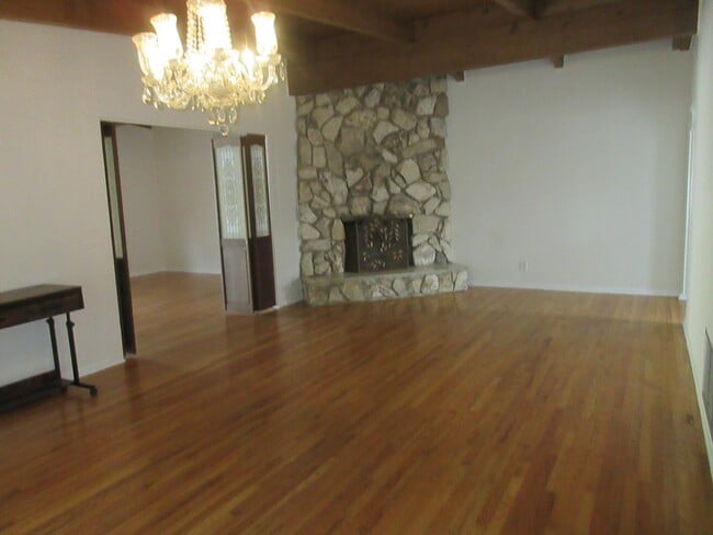 Photo - 13235 Cumpston St