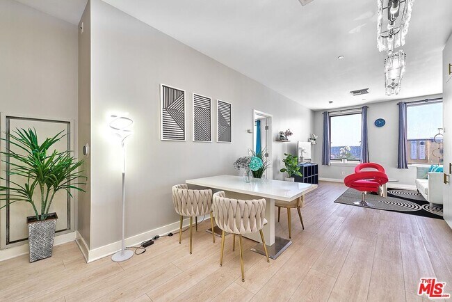 Photo - 3810 Wilshire Blvd Unit 408