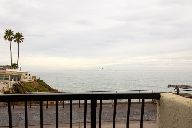 Oceanfront 2 bedroom condo available, full... - Oceanfront 2 bedroom condo available, full... Unit 103