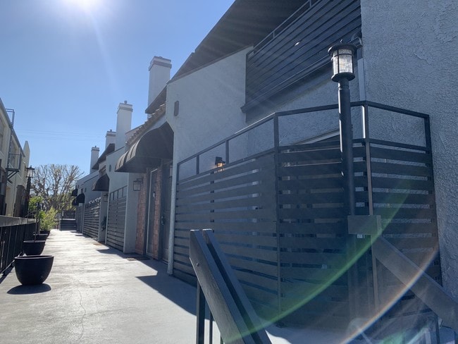 Building Photo - 11610 Moorpark St