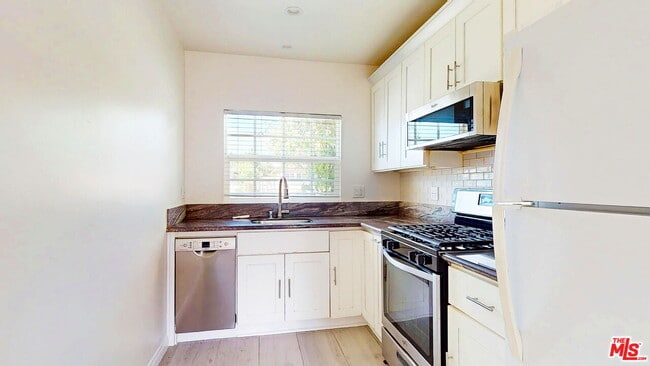 Photo - 19020 Sylvan St