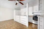 1BR, 1BA - 700SF - Kitchen - La Marquesa