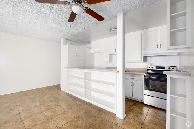 1BR, 1BA - 700SF - Kitchen - La Marquesa