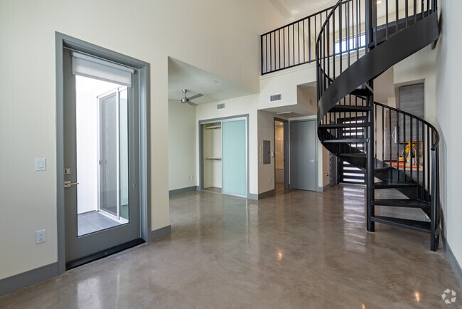 Studio Loft - 640SF - T Loft Apartments