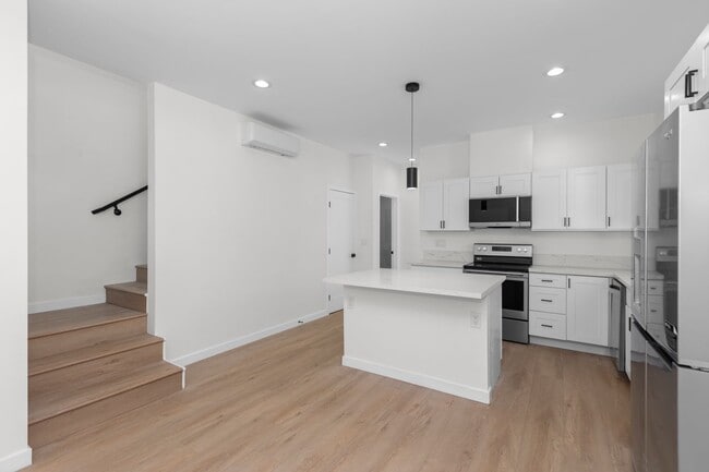 Photo - 6413 Richard St