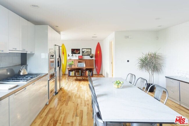 Photo - 530 N Larchmont Blvd Unit 4