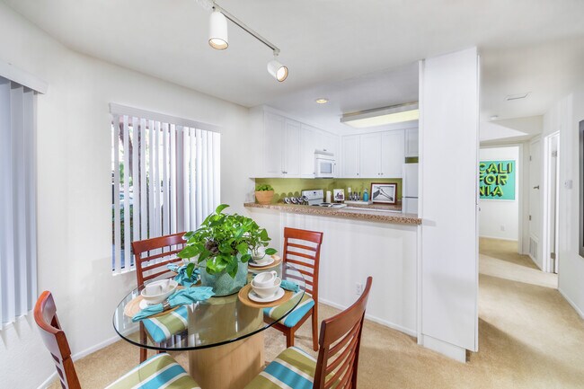 Photo - Berkeley-Columbia Court Apartments