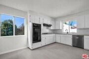 Photo - 466 S Venice Blvd House