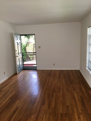 Photo - 2407 Oak St Unit 1