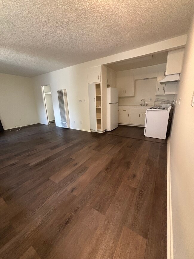 Photo - 5019 Klump Ave Unit 7