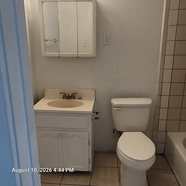 Photo - 833 W 42nd Pl Unit 835 1/2 W. 42nd Place