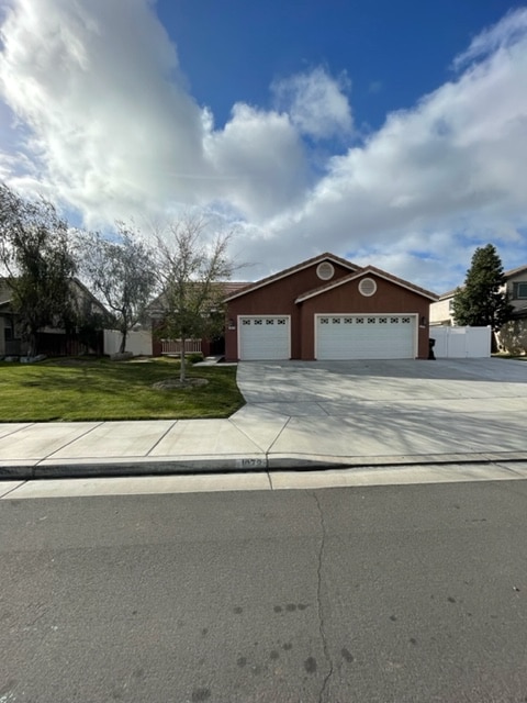 Building Photo - 1072 Sun Up Cir