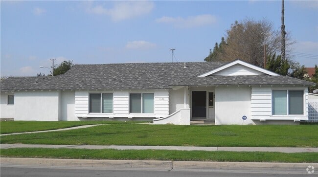 Building Photo - 1435 W Westmont Dr Rental