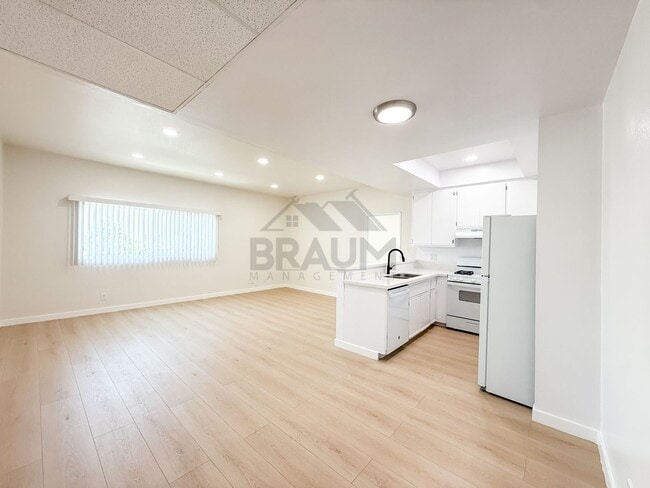 Building Photo - 11459 Collins St