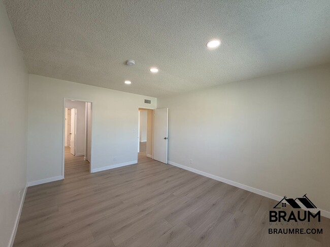 Photo - 6041 Whitsett Ave Apartment Unit 302