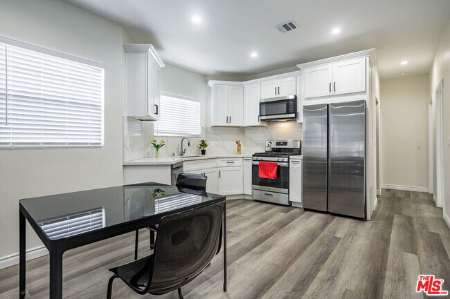 Photo - 1475 W 22nd St