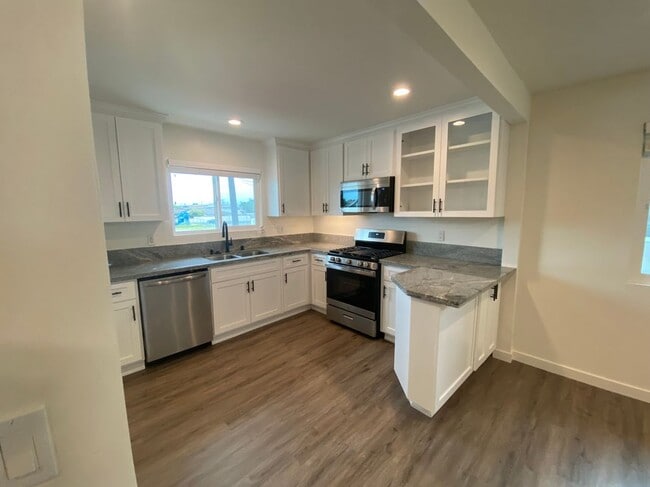 Photo - 3902 W 178th St Apartment Unit 4-