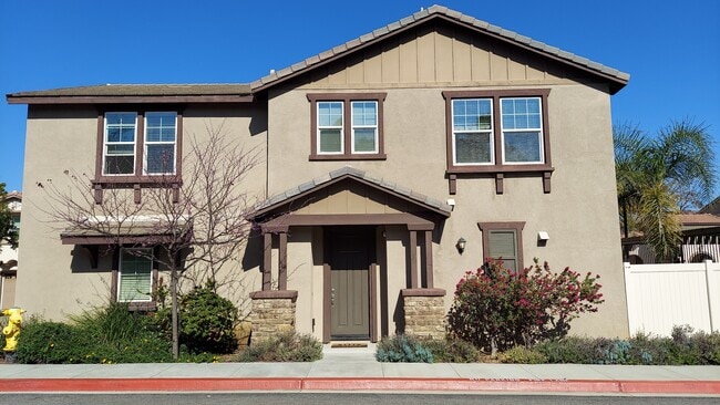 Building Photo - 561 Moonlight Dr