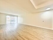Photo - 834 W 2nd St Apartment Unit 3