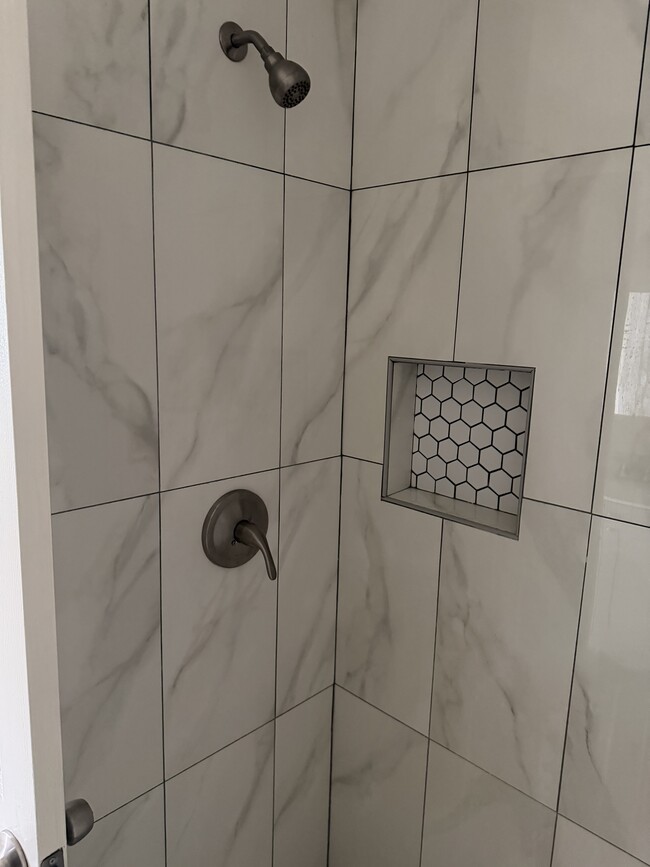 Building Photo - 2750 S Mansfield Ave Unit 4