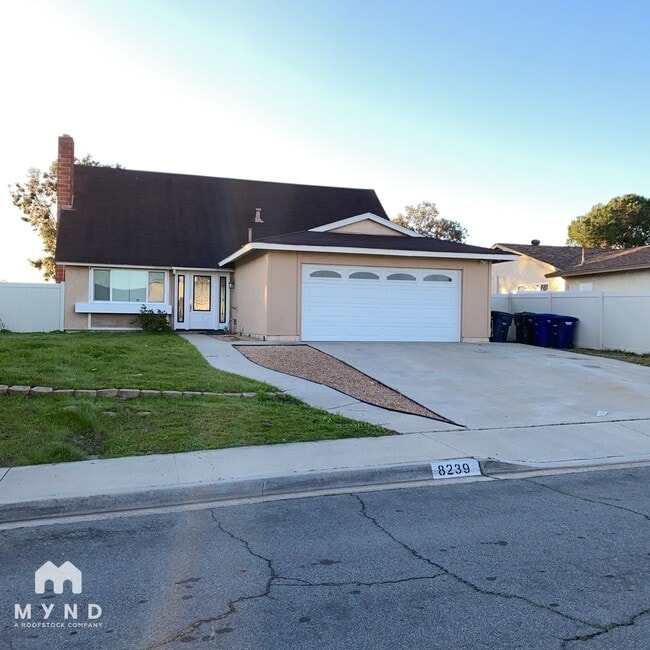 Building Photo - 8239 Water View Ct