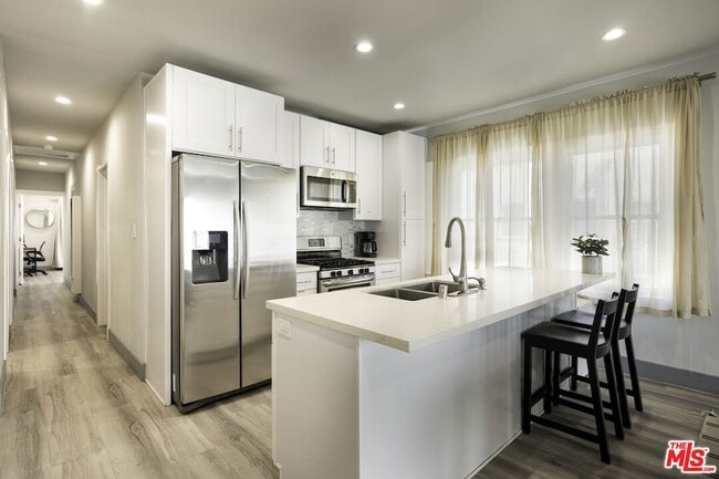 1559 1/2 S Harvard Boulevard Unit - 1559 1/2 S Harvard Boulevard House Unit