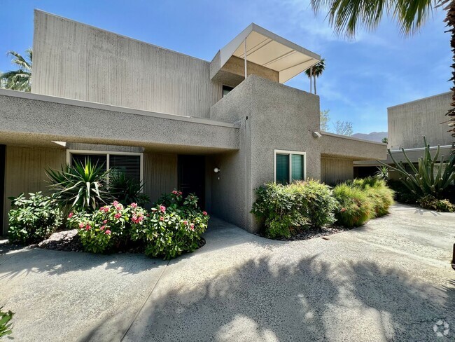 Building Photo - AVAILABLE NOW! 2 Bedroom / 2 Bathroom Cond... Rental
