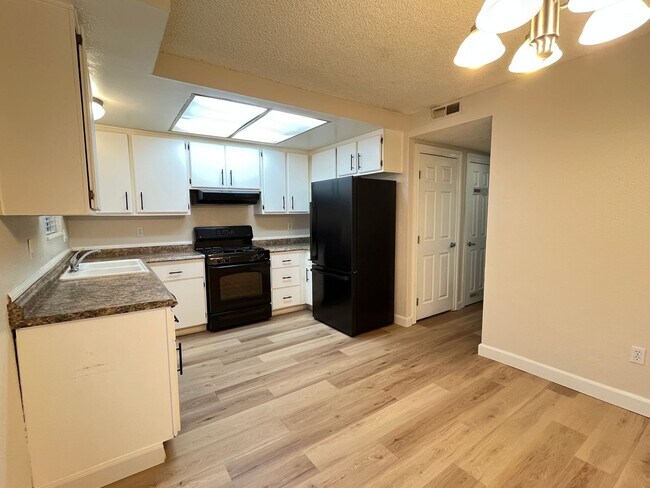 Photo - Spacious 2 bedroom, 1.5 bath townhouse for...