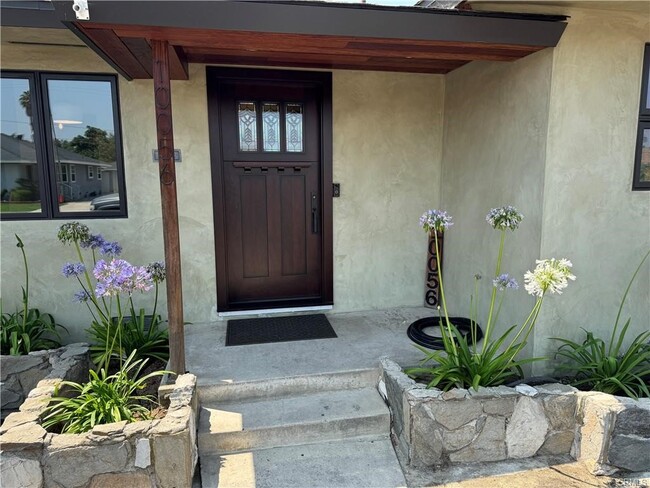 Photo - 10056 Van Ruiten St