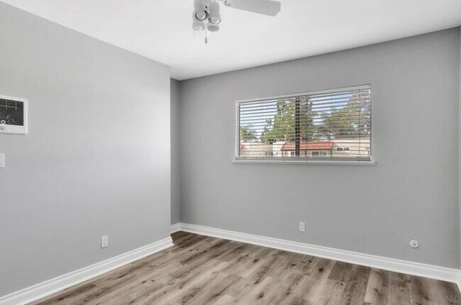 Photo - 732 E Lexington Ave Unit 18