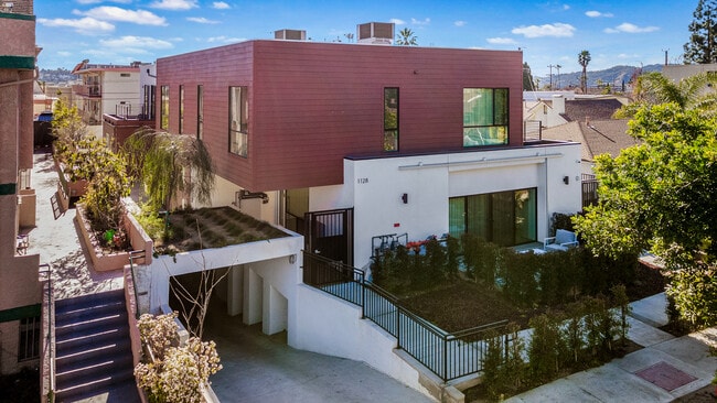 Building Photo - 1128 Stanley Ave Unit D