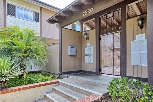 Building Photo - 2520 Graham Ave Unit 4