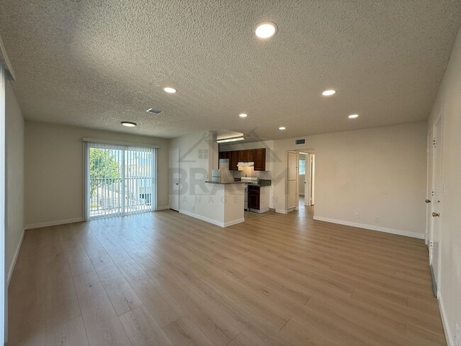 Photo - 14801 Delano St Unit 6