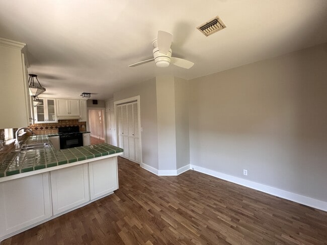 Photo - 930 N Fairview St