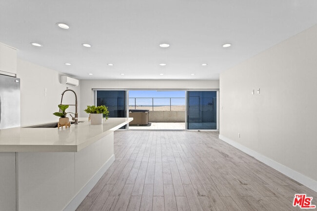 Photo - 6955 Trolleyway S