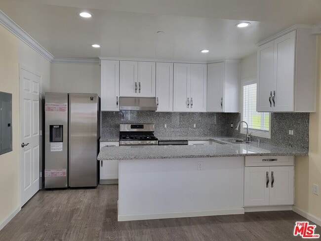Building Photo - 2758 W 12th St Rental