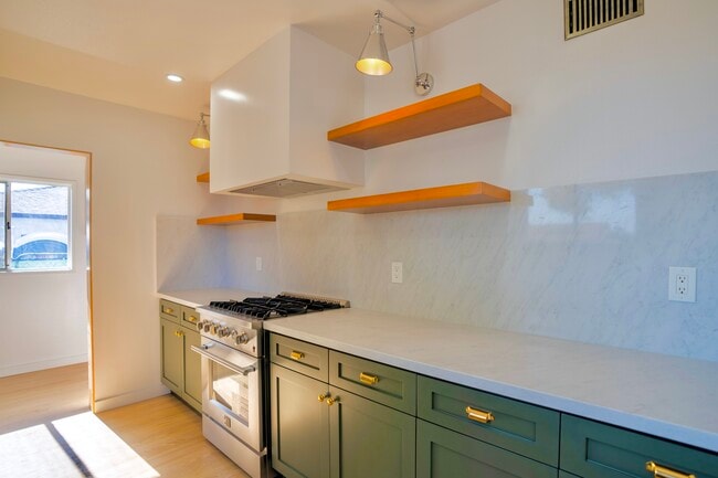 Photo - 12735 Fairford Ave