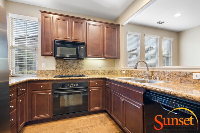 Photo - 10423 Whitcomb Way