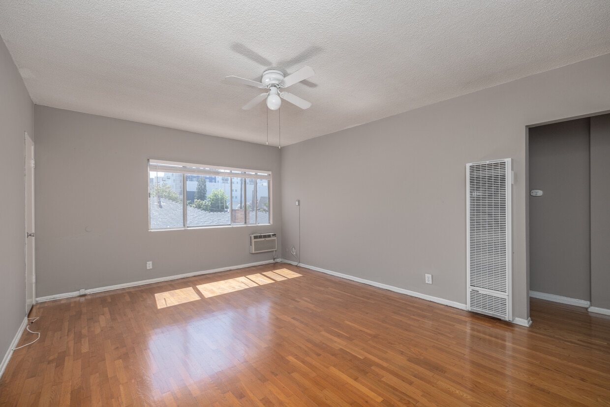 3D Tour - Student Housing Near Univ Southern California Apartments