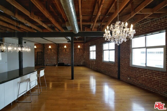 Building Photo - 500 Molino St Unit 315