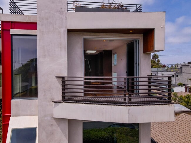 Photo - 419 Venice Way