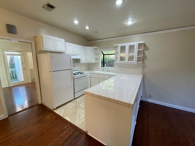 Photo - 2360 N Windsor Ave