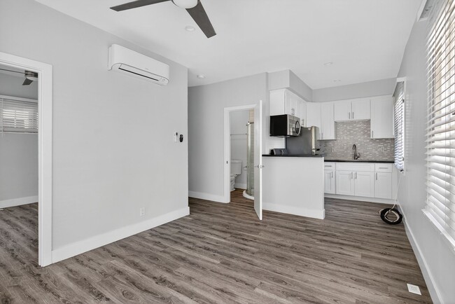Photo - 405 W 3rd St Apartment Unit A