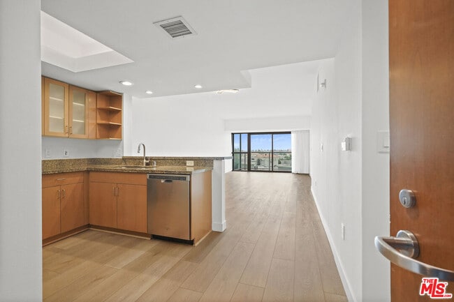 Photo - 13700 Marina Pointe Dr Unit 610
