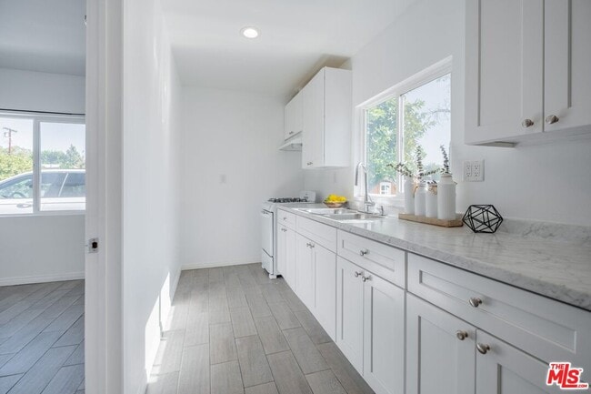 Photo - 8105 Bevis Ave