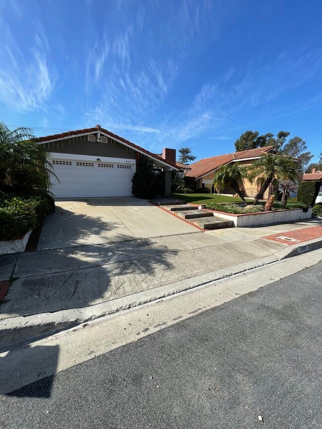 Building Photo - Beautiful 3 Bedroom, 2 Bathroom House w/ a Pool For Rent in Mission Viejo!