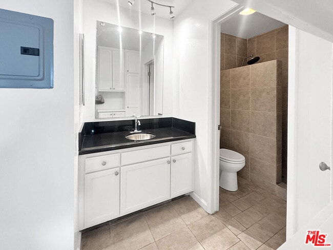 Photo - 972 Larrabee St Unit 221