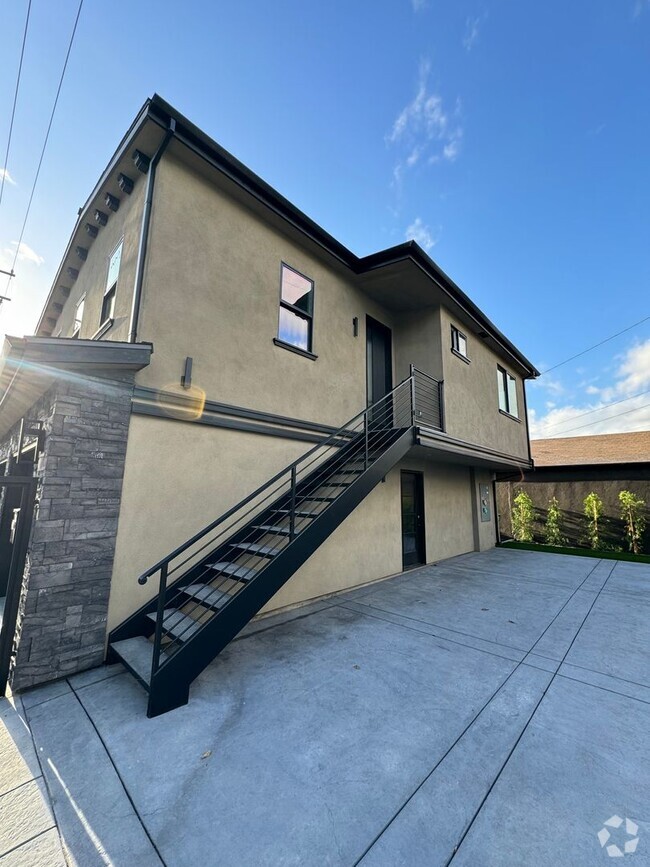 Building Photo - Newly built modern 2 bedroom Rental