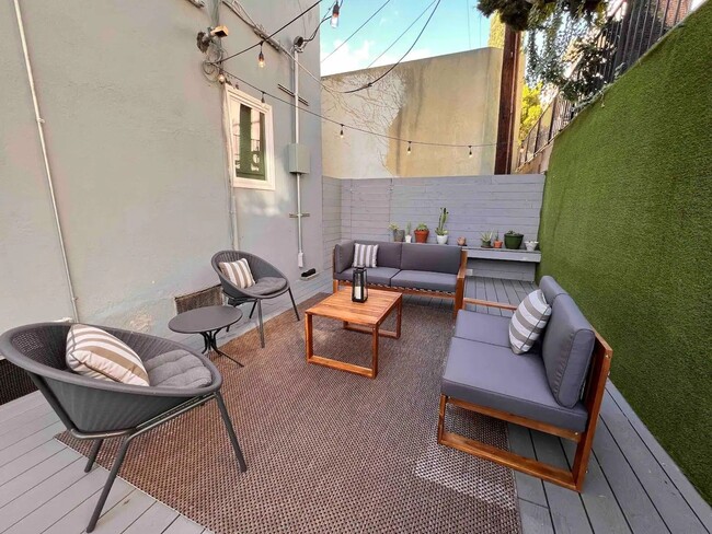 Photo - 2050 Dracena Dr.
